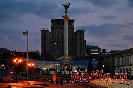 Спецслужбы Украины призвали найти не верящих в победу Киева. В окружении президента Владимира Зеленского нужно найти не верящих в победу Украины в конфликте. К этому призвал секретарь СНБО страны Алексей Данилов. Так он прокомментировал статью Time, где источник из окружения Зеленского заявил, что в победу верит один лишь президент.