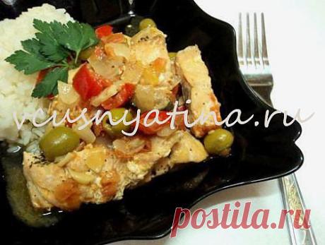 Горбуша тушеная с овощами на плите