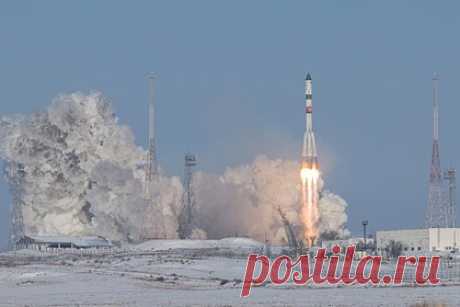 «Роскосмос» пообещал отправить к РОС десять кораблей «Орел». К создаваемой Российской орбитальной станции с 2028 по 2033 год планируется отправить десять перспективных космических кораблей «Орел», указано в презентации генерального конструктора России по пилотируемым космическим системам и комплексам, генконструктора РКК «Энергия» Владимира Соловьева.