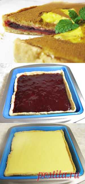 Пирог со сливами, сметаной и корицей