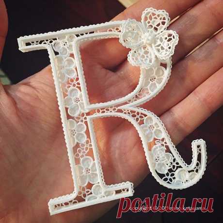 finished.
#paperart #papercut #paperartist #papercutout #papercutter #papercutting #papercutartist #papersculpture #artwork #letter #r