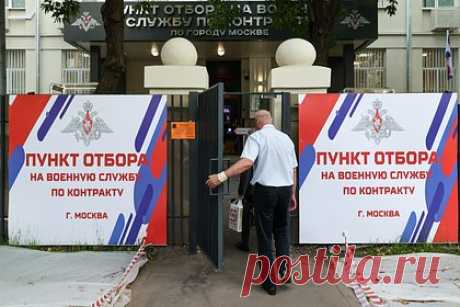 Участвующим в СВО военным пенсионерам пообещали пересчитать выплаты. Военным пенсионерам, заключившим контракт на работу в зоне специальной военной операции, пересчитают пенсии. После завершения службы они смогут выбрать ранее назначенную пенсию либо пенсию с учетом нового стажа. Соответствующее постановление подписал глава правительства Михаил Мишустин.