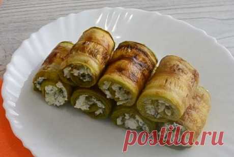 Рулетики из Кабачков с Творогом Сыром Очень Вкусные Рулетики из кабачков с творогом, зеленью и чесноком, рецепт с фото, которых сегодня предлагаю – это очень вкусное блюдо, оно оригинальное и аппетитное.