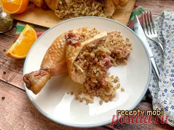 Фаршированная курица без костей – королева праздничного ужина!

✅ Ингредиенты:
▫ 1 целая курица;
▫ 1 средняя луковица;
▫ 100 г свежей капусты;
▫ 100 г квашенной капусты;
▫ 100 г гречки;
▫ 1 апельсин;
▫ 30 мл растительного масла;
▫ 20 г сливочного масла;
▫ ½ ч. л. розмарина;
▫ 20 г меда;
▫ 10 мл соевого соуса;
▫ соль и перец.