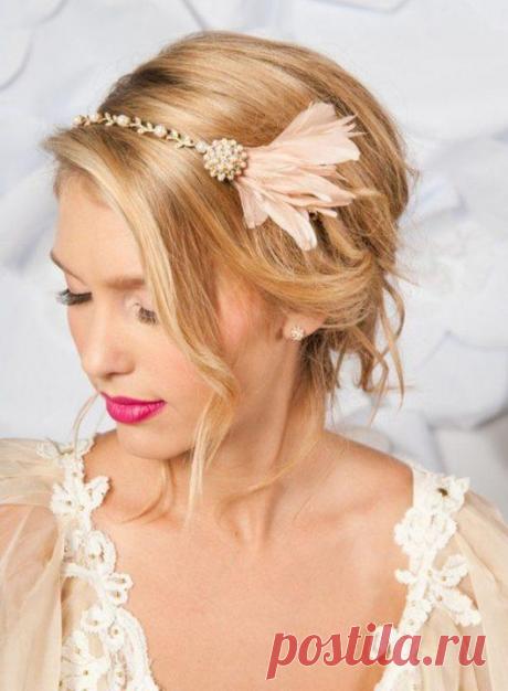 Лучшие стрижки и прически осени 2021 года (165 фото) Модная стрижка на осень 2021 года - это возможность выразить свою индивидуальность. Потому как любой образ начинается именно с прически и если у вас будет