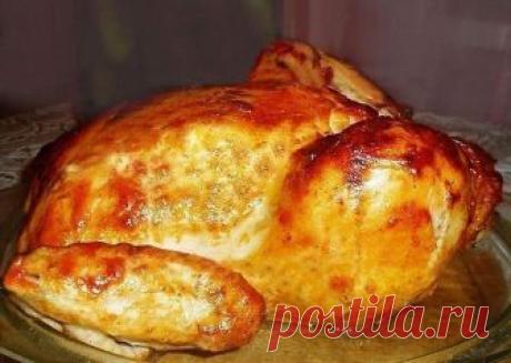 Курочка в медово-горчичном маринаде

Ингредиенты:
• курица
• мёд — 1 ст. ложка
• майонез — 1 ст. ложка
• горчица — 1 ст. ложка
• кетчуп — 1 ст. ложка
• соль
• перец черный молотый

Приготовление

Курицу натрем солью с перцем.
Приготовим маринад: смешаем мёд, горчицу, майонез и кетчуп.
Натрем курицу маринадом и оставим на 10-15 минут.

В это время разогреем духовку до 150 гр. С.
Перед запеканием еще раз натрем куриную тушку маринадом, чтобы он равномерно распределился по вс...