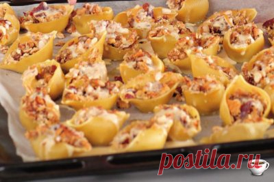 Ракушки с орехово-финиковой начинкой и английским кремом