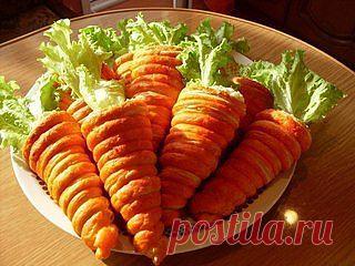 Салат в "морковках" из слоеного теста. | Готовим вместе