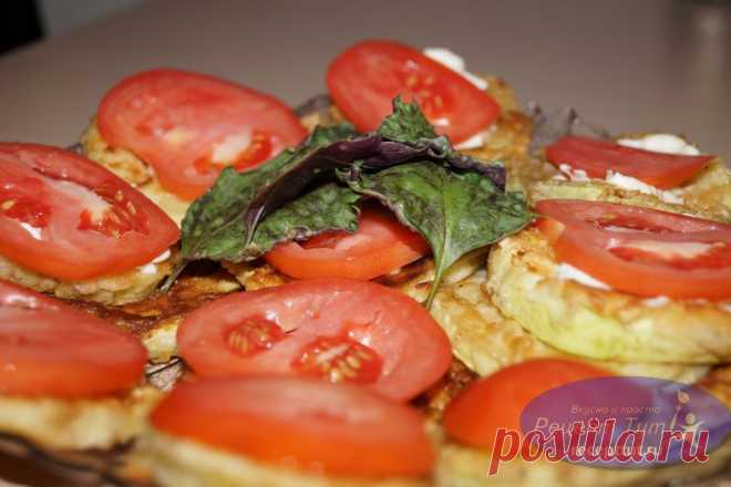 Вкусная и быстрая Закуска из кабачков, заправленная чесночно-майонезным соусом прекрасно подойдет как к праздничному столу, так и повседневному ужину. Готовится очень просто и не занимает много времени, что, согласитесь, очень актуально при приготовлении такого блюда после работы.