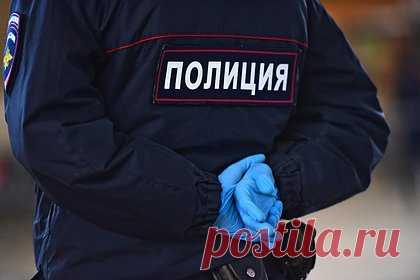 Семейная пара в шутку вызвала полицейских и покусала их. В городе Лабытнанги Ямало-Ненецком автономном округе (ЯНАО) семейную пару заподозрили в применении насилия к представителям власти. По версии следствия, ночью 18 декабря фигурантка сообщила в полицию, что в отношении нее совершаются противоправные действия. Прибывшие на место правоохранители обнаружили застолье.