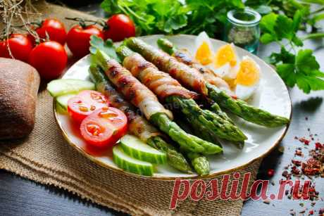 Зелёная спаржа с беконом на сковороде рецепт с фото пошагово - 1000.menu
