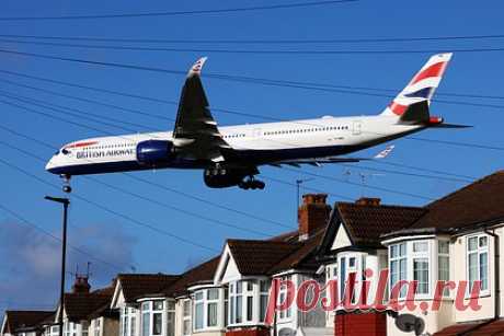 Пьяная пассажирка самолета устроила дебош и покусала полицейских