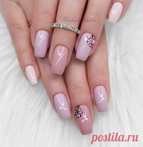 Непредсказуемость момента – стильный маникюр в легком исполнении