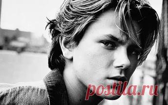 Ривер Феникс: 20 тыс изображений найдено в Яндекс.Картинках