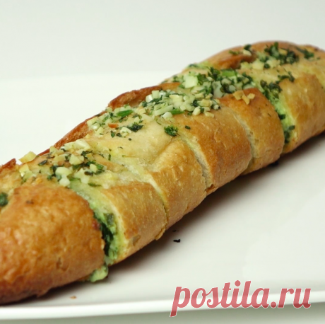 Багет с чесноком, фаршированный аппетитным соусом - Delicious