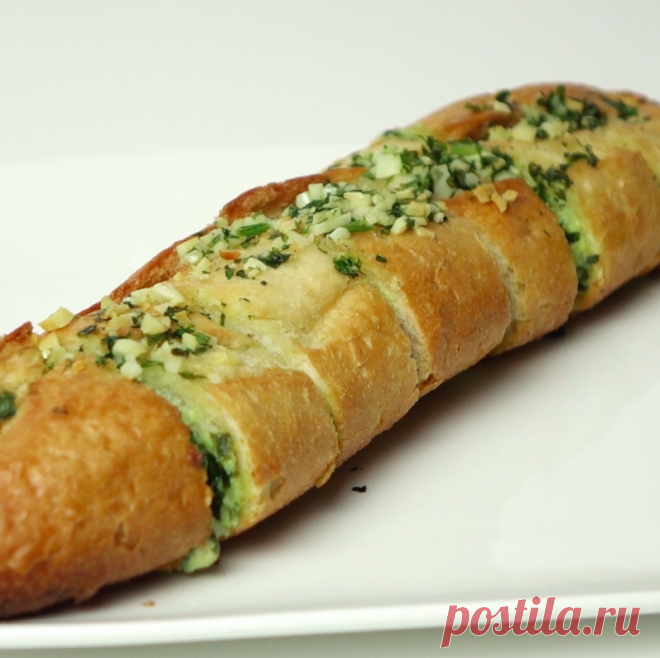 Багет с чесноком, фаршированный аппетитным соусом - Delicious