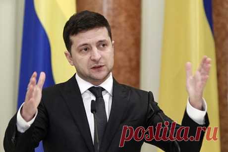 Экс-разведчик США назвал слова Зеленского о превентивном ударе криком о помощи. Бывший разведчик США Скотт Риттер высказался о предложении Владимира Зеленского нанести превентивный удар по России. Американец считает, что таким образом президент Украины просит помощи, однако на этот крик вряд ли кто-то откликнется. Кроме того, Риттер назвал Зеленского авантюристом.
