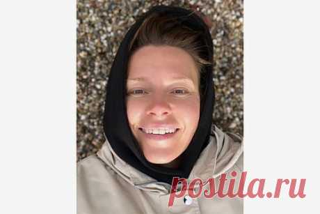 45-летняя Любовь Толкалина показала лицо без макияжа. Российская актриса Любовь Толкалина показала естественную внешность на новом фото. Соответствующая сторис появилась в соцсетях. 45-летняя звезда продемонстрировала лицо, снятое крупным планом, без макияжа. На коже знаменитости отсутствовали глубокие мимические морщины и другие косметические дефекты.