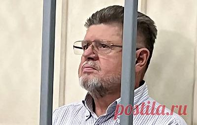 Суд отправил под домашний арест бывшего главного нарколога Минздрава Брюна. В ходе заседания суда представитель ведомства заявил, что Евгений Брюн, находясь на свободе, может скрыться от следствия, оказать давление на свидетелей или иным образом помешать расследованию