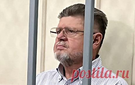 Суд отправил под домашний арест бывшего главного нарколога Минздрава Брюна. В ходе заседания суда представитель ведомства заявил, что Евгений Брюн, находясь на свободе, может скрыться от следствия, оказать давление на свидетелей или иным образом помешать расследованию