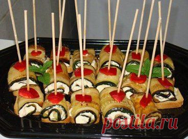 Вкусные,рулики из кабачков или баклажанов!!! ПОПРОБУЙТЕ Вам понравится !!! рецептик здесь>> http://domashnij.klass-resept.ru/ruliki-iz-kabachkov.html