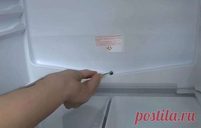 Отверстие, от которого зависит работа холодильника Если вы откроете дверцу холодильника и внимательно осмотрите нижнюю часть задней стенки, то заметите там крохотное отверстие, о котором мало, кто знает. Может показаться, что эта деталь бесполезная,...