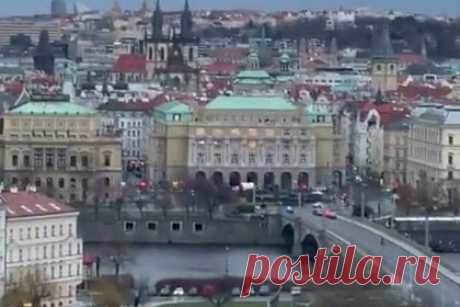 Открывший стрельбу в центре Праги мужчина покончил с собой. Мужчина, открывший стрельбу в Карловом университете на площади Яна Палаха в центре Праги, покончил с собой. Об этом сообщил мэр города Богуслав Свобода. Чешская полиция, в свою очередь, заявила о ликвидации преступника, а также о нескольких десятках пострадавших в результате стрельбы.