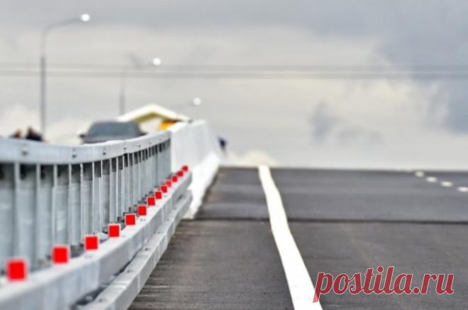 Связь районов. Участок от метро «Коммунарка» до Поляны готов на 53%. Участок трассы «Солнцево — Бутово — Варшавское шоссе» от метро «Коммунарка» до Поляны готов на 53%. Здесь построят 28 км дорог, в том числе три путепровода и шесть пешеходных переходов. Общая готовность всей трассы СБВ — 72%.