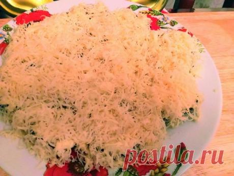 Баклажаны жареные под сырной &quot;шубкой&quot; 

Почти ни один праздничный стол не обходится у нас без этого блюда. Очень быстрое в приготовлении и вкусное. Единственное условие: баклажаны можно подготовить заранее, а вот &quot;шубку одевать&quot; в последн…