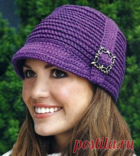 Шапочка с козырьком вязаная крючком
 схема по ссылке:      https://ru4kami.ru/vyazhem-aksessuary/866-shapka-kryuchkom.html