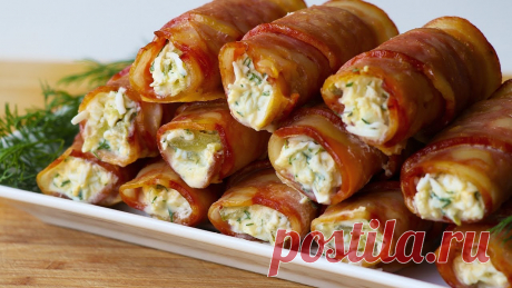 ЧЕМ УДИВИТЬ ГОСТЕЙ? РОЛЛЫ из БЕКОНА с начинкой | ЗАКУСКА на ПРАЗДНИК | БЫСТРО и ОБАЛДЕННО ВКУСНО! 1. Бекон - 12 полосочек2. Яйца - 3-4 штук3. Огурцы (солёные) - 100 гр.4. Сметана (майонез) - 2 ст.л5. Соль - 1/2 ч.л6. Желток - 17. Чеснок - 3 зубчика8. Укроп - 15 гр.9. Фольга алюминиевая