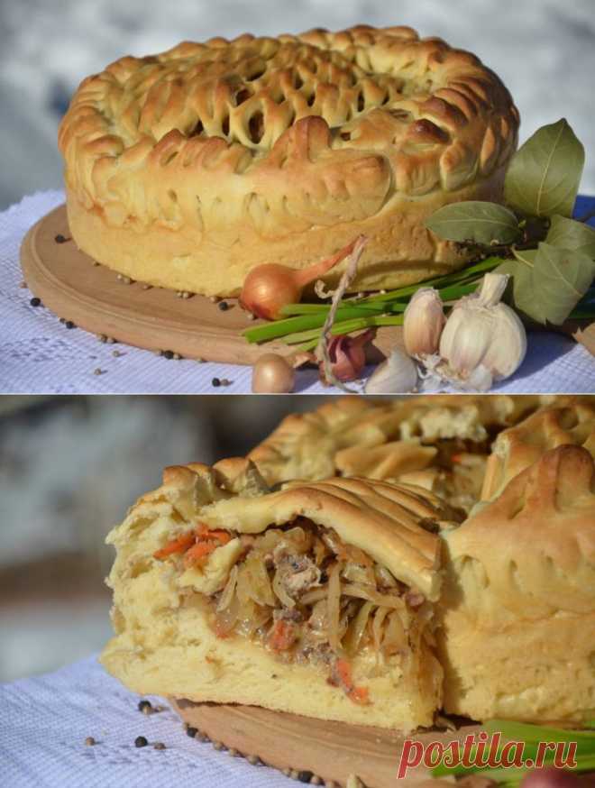Пирог с капустой и сайрой.