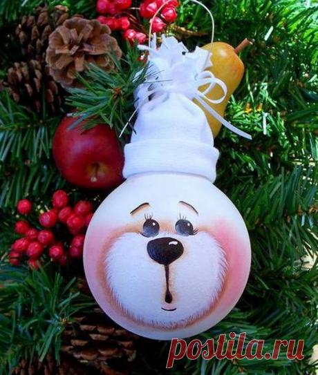 ЕЛОЧНЫЕ ИГРУШКИ ИЗ ЛАМПОЧЕК: КЛАДЕЗЬ ИДЕЙ ДЛЯ НОВОГОДНЕГО ДЕКОРА | СДЕЛАЙ САМ!