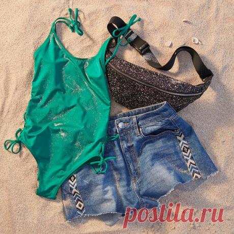Монокини — невероятно универсальная модель купальника, ведь он подходит не только для плавания или игры в пляжный волейбол, но и для прогулок по городу во время отпуска – просто наденьте его с джинсовыми шортами и поясной сумкой. #HM