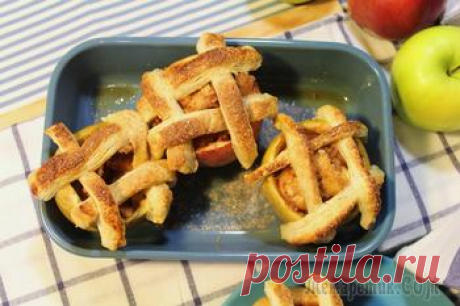 Запеченное яблоко с медом и корицей