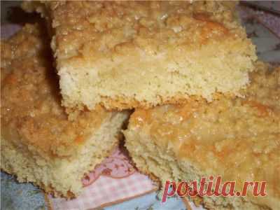 Простой пирог с крошкой