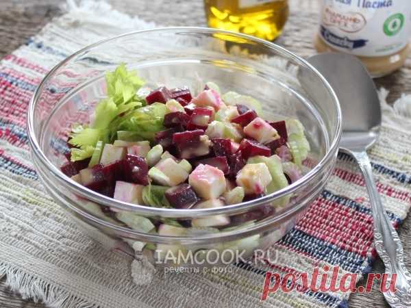 Салат из свёклы с сельдереем и адыгейским сыром — рецепт с фото Рецепт полезного салата из отварной свеклы, стеблевого сельдерея и адыгейского или другого молодого сыра.