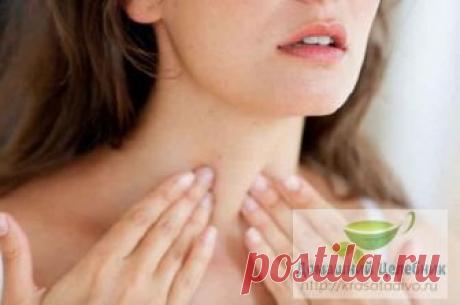 Пока риск не подрос - лечим коварный гипотиреоз! Травы растут близко для здоровья щитовидки! Гипотиреоз — это угнетение функции щитовидной железы и снижение уровня ее гормонов в крови. Причина заболевания: в 95 % случаев — поражение щитовидной железы в результате воспалительного процесса, оперативного вмешательства, лечения радиоактивным йодом, а также при недостатке поступления йода с пищей, врожденном недоразвитии железы. В 5% — редкие формы гипотиреоза, обусловленные вр...