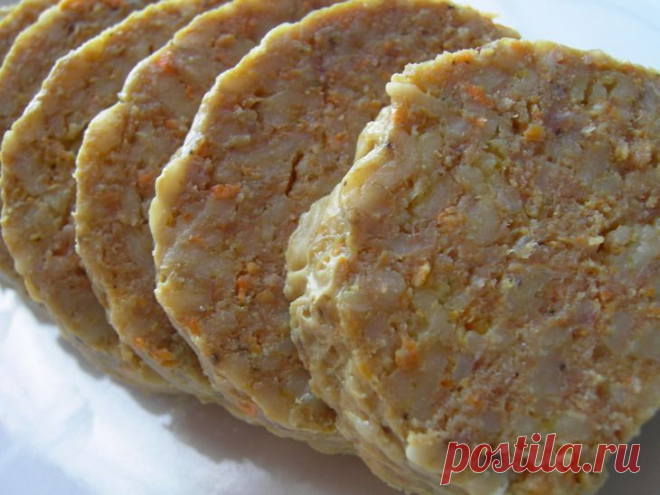 Дешевые вкусные колбаски из мяса и вермишели.