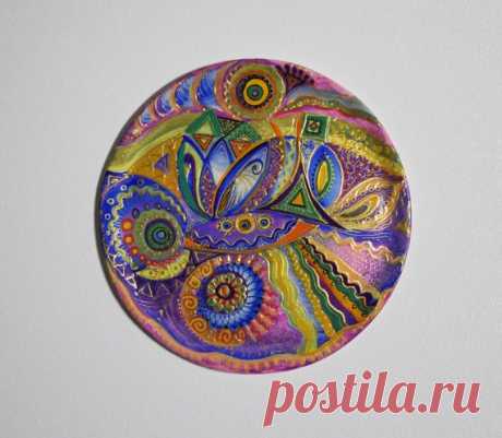 Home decore, wall decor, decorative plate, painting plates, plastic plate, round picture keraplast plate, autumn leaves, handmade wall plate I bring to your attention the authors plate. I made a form of keraplast with a diameter of 16 cm (6.3 inches) Weight plates 110 grams (0.24 lbs) Painted the plate with the help of acrylic paints, gel pen, plastic contour and varnished in three layers. On the reverse side is bonded loop