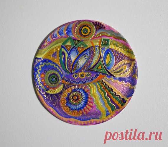 Home decore, wall decor, decorative plate, painting plates, plastic plate, round picture keraplast plate, autumn leaves, handmade wall plate I bring to your attention the authors plate. I made a form of keraplast with a diameter of 16 cm (6.3 inches) Weight plates 110 grams (0.24 lbs) Painted the plate with the help of acrylic paints, gel pen, plastic contour and varnished in three layers. On the reverse side is bonded loop