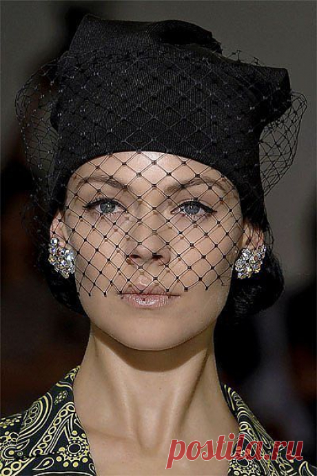 Как сделать своими руками шапочку с вуалью в стиле Jil Sander.