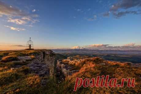 Рассвет на плато Бермамыт, Карачаево-Черкесия. Автор фото: Валера Сабанов.