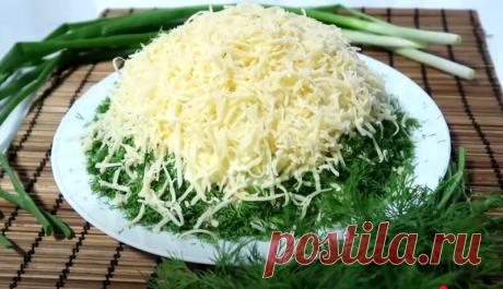 Салат с курицей и яблоком рецепт за (45) минут Слоёный салат с курицей и яблоком - освежающий вкус яблок придает салату легкость, а куриное мясо добавляет насыщенность.