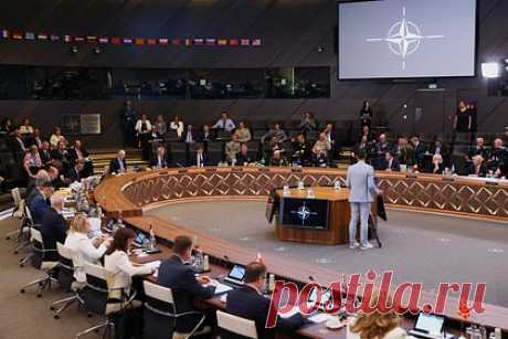 США заявили о невыполнении Украиной условий для вступления в НАТО. США заявили, что Украина пока не выполнила условия для вступления в НАТО. На это указал координатор по стратегическим коммуникациям в Совете национальной безопасности Белого дома Джон Кирби. Он подчеркнул, что Украина пока не соответствует необходимым условиям для членства в блоке.