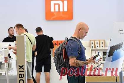 Названы самые популярные бренды смартфонов в России. Xiaomi оказался самым популярным брендом смартфонов в России в первом квартале года. На второй строчке оказалась Realme, а на третьей — Samsung. Apple и Tecno заняли четвертое и пятое места соответственно. Китайские смартфоны назвали самыми востребованными на рынке России, их доля в штуках составила 70 процентов.