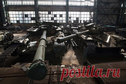 НАТО пообещала построить в Польше новый военный объект. НАТО планирует построить в Польше в 100 километрах от границы с Украиной ремонтную базу для украинской военной техники. Новый военный объект будет расположен недалеко от города Жешув. Строительством займутся Канада, США и Великобритания. Канадский чиновник рассказал изданию, что контингента на базе не будет.