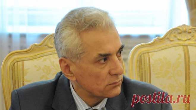 Бывшие глава МИД и врио президента Таджикистана попали под следствие. Бывший министр иностранных дел Таджикистана Хамрохон Зарифи и экс-глава Верховного совета республики, который в 1991—1992 годах занимал должность исполняющего обязанности президента, Акбаршо Искандаров стали фигурантами уголовных ...