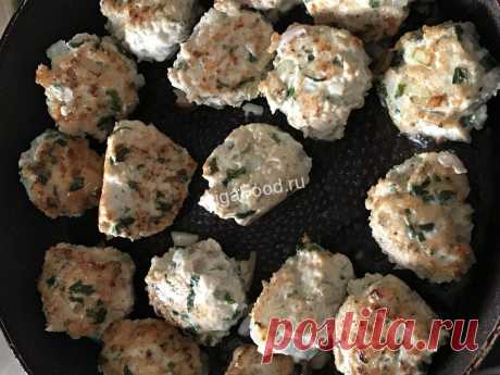 Спагетти с томатным соусом и куриными фрикадельками