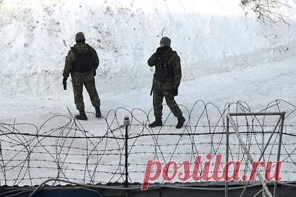В ульяновской колонии силовики пресекли существование вооруженной АУЕ-ячейки. В ульяновской колонии силовики и следователи пресекли существование вооруженной экстремистской ячейки запрещенного в РФ движения АУЕ, четверым активистам сообщества грозят новые сроки. У осужденных нашли ножи, заточки, монтировки, мобильные телефоны и части устройства для изготовления спиртных напитков.
